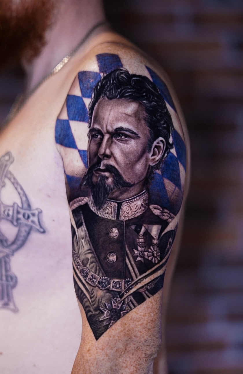 king Ludwig portrait, with Bavarian flag on the back
